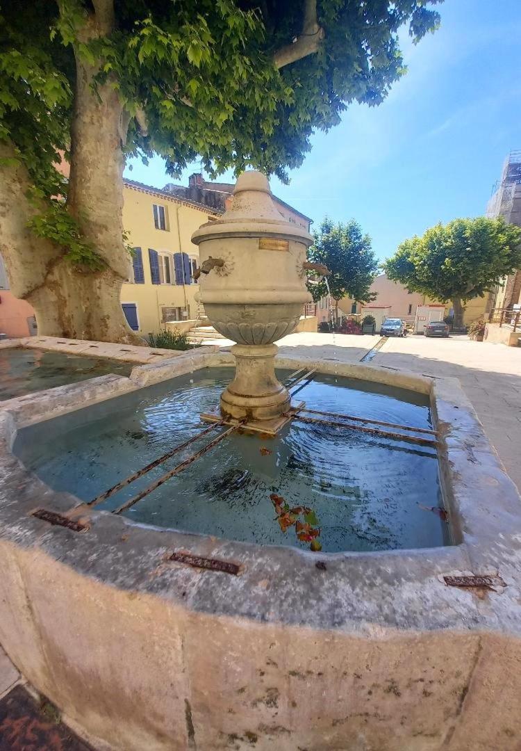 Entre Saint-tropez Et Les Gorges Du Verdon. *